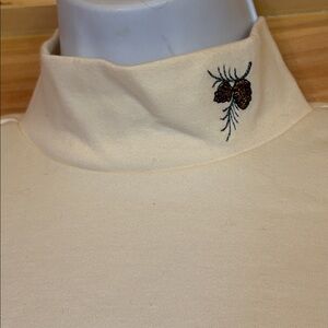 NWT Vintage 90s Woolrich White with Embroidered Pinecones Turtleneck Size Small